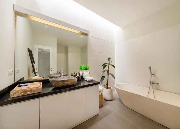 The Eclipse - The Luxurious 2br Private Pool Getaway *
