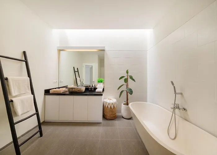 The Eclipse - The Luxurious 2br Private Pool Getaway